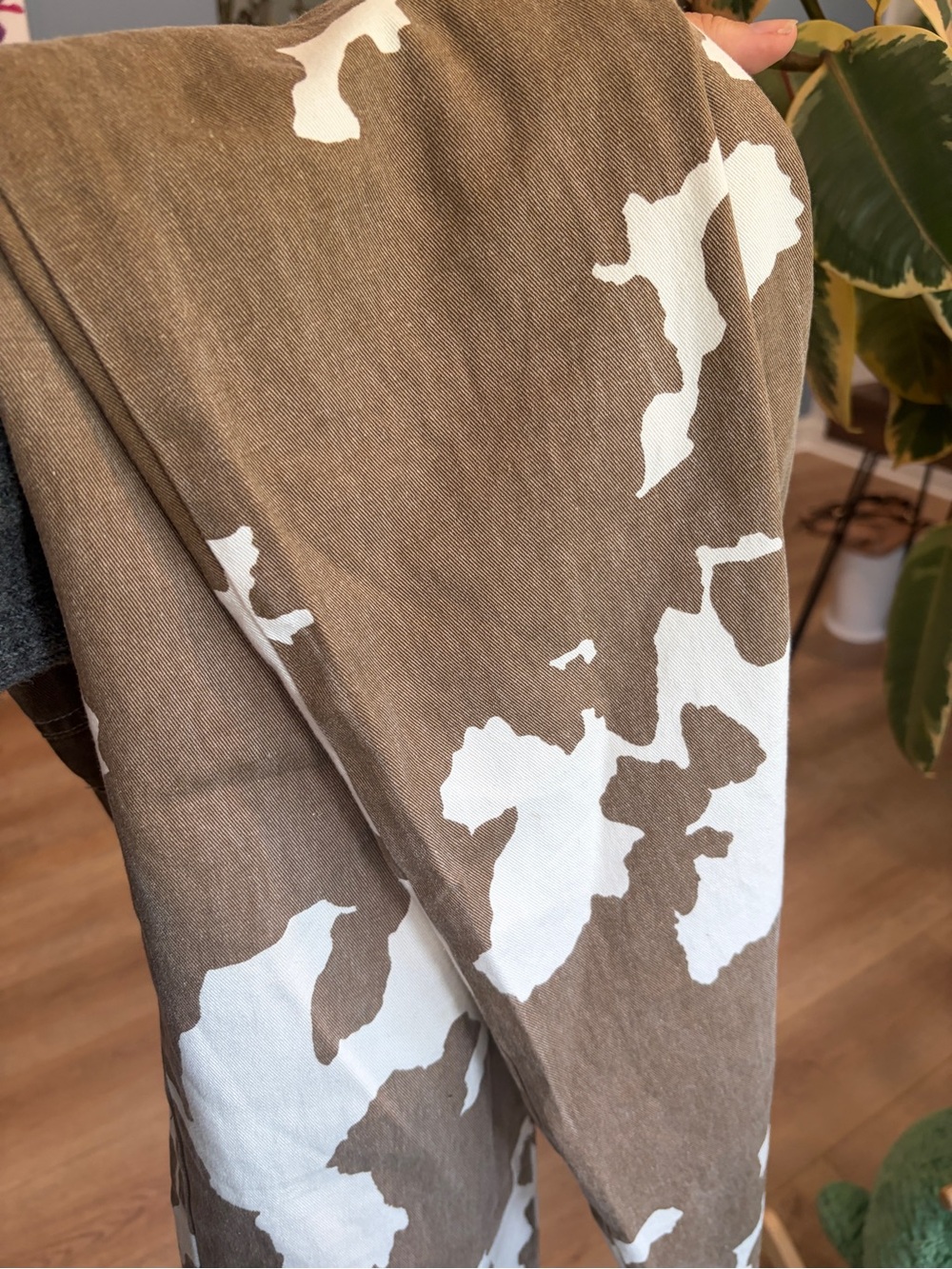 12th Tribe Brown Cow Print Wide Leg Jeans Size Small Western Ranch - Picture 6 of 6